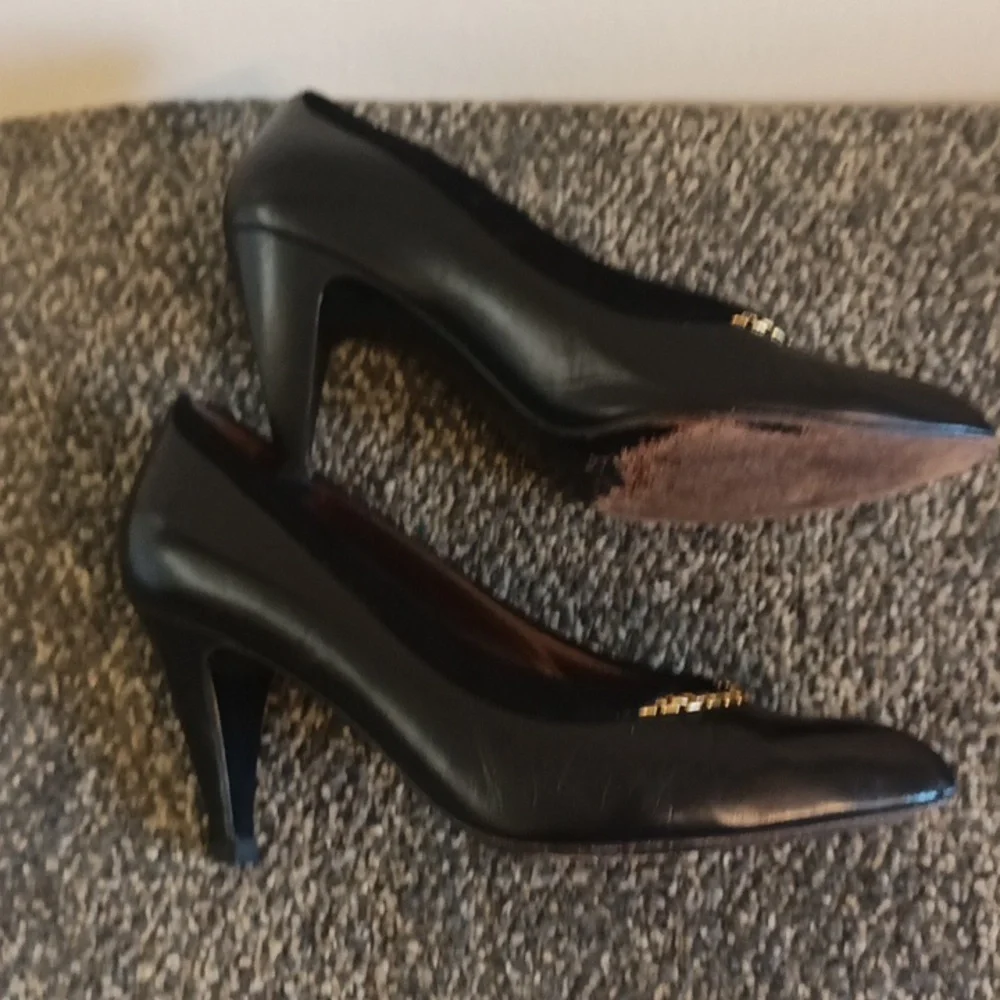 Bally Vintage Italian black leather pumps size 6 M
